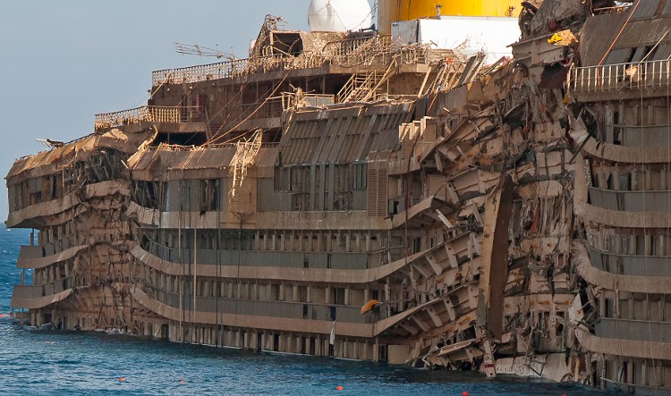 Costa Concordia parbuckling spectral view 17