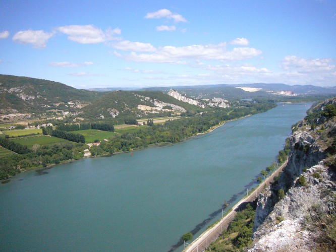 Le Rhône au défilé de Donzère