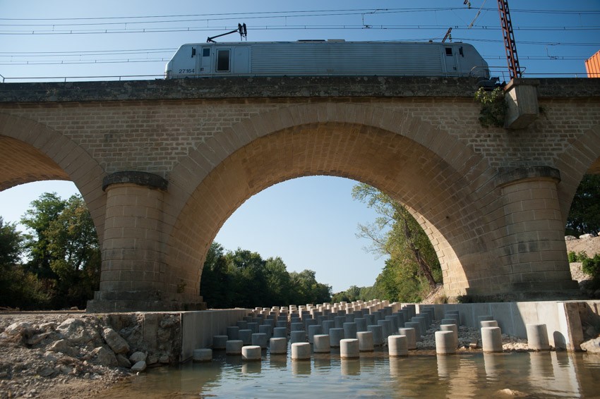 Passe à poissons sous un pont