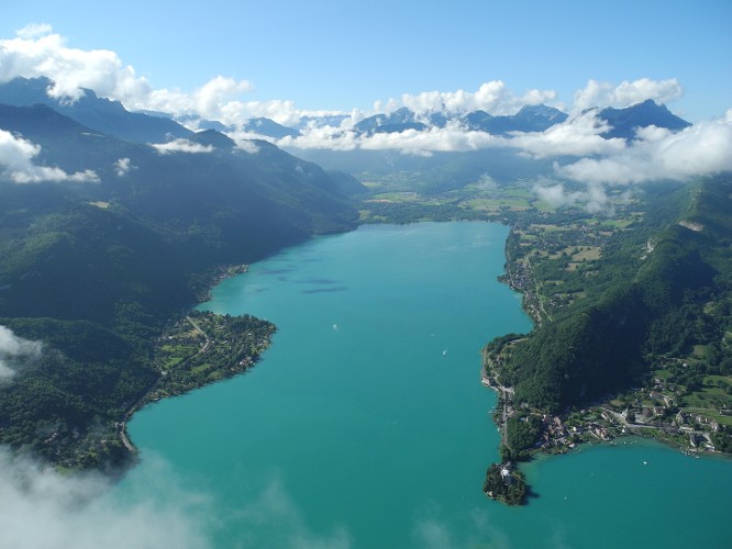 Lac d'Annecy - vue aérienne