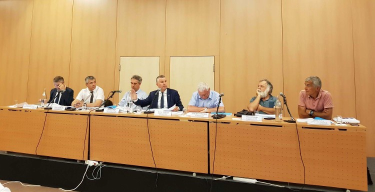 Le président Martial Saddier, entouré de ses 3 vice-résidents et de Laurent Roy, directeur général de l'agence de l'eau 