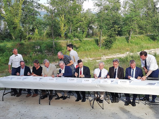 Signature 3ème contrat lac du Bourget