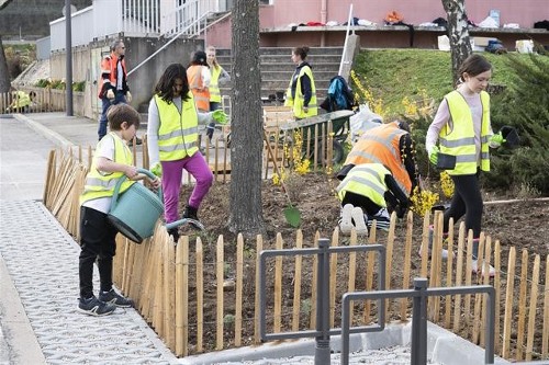Plantations participatives à Couzon au Mont d'Or