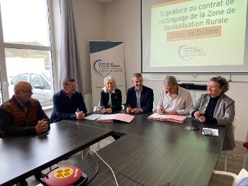 Un contrat pour améliorer les services d’eau potable et d’assainissement des communes du Cœur de Drôme