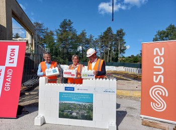 Meyzieu (69) : pose de la 1ère pierre de la station d’épuration pour mieux protéger le Grand Large